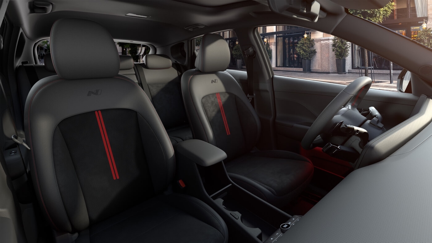 Les sièges N Line de l'habitacle spacieux du Hyundai Kona 2026.