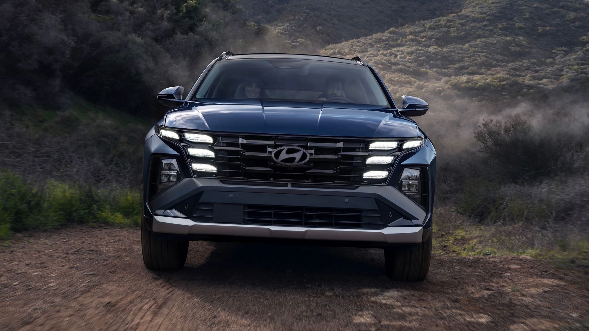 Vue rapproché sur le design de l'avant du Hyundai Tucson Hybride 2025.